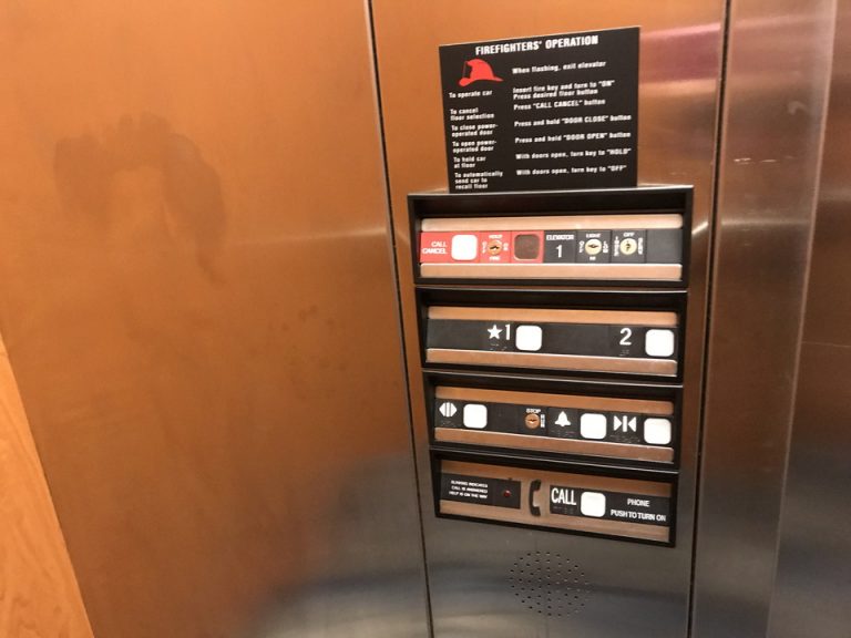 エレベーター階数ボタン