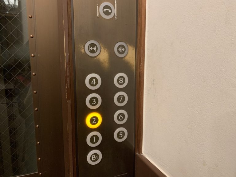 エレベーター階数ボタン