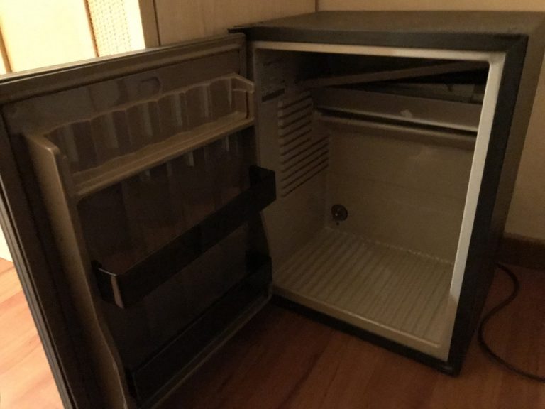 客室 冷蔵庫中