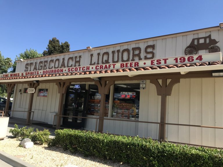 リカーショップも近くにありました