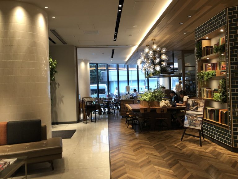 フロントからカフェ