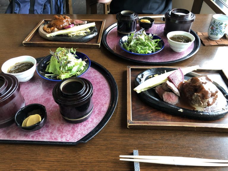 遅めのランチ・満腹御膳・ホテル敷地内にある離れのレストラン「御曹司きよやす鎌倉プリンスホテル店」(1)