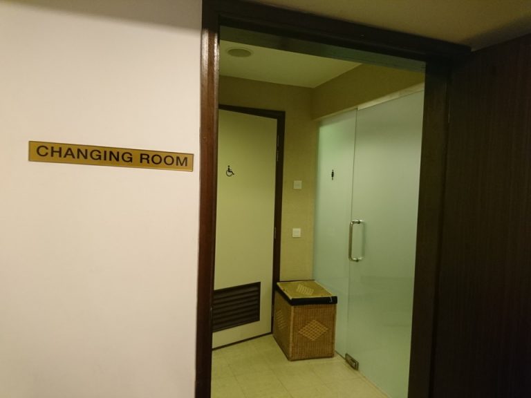 シャワー、着替え室