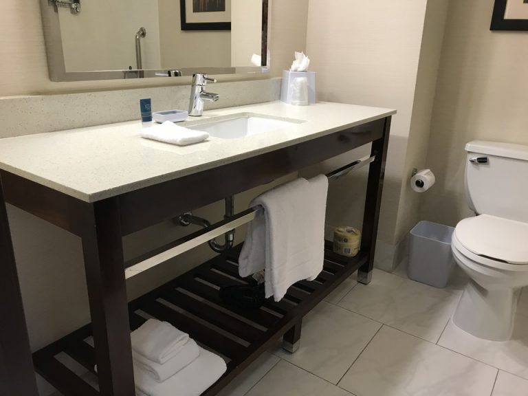 洗面台シンク下にはちょっとしたスペースもありました