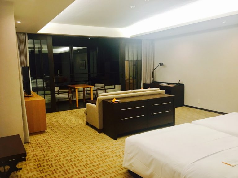 客室全体(入口方向)