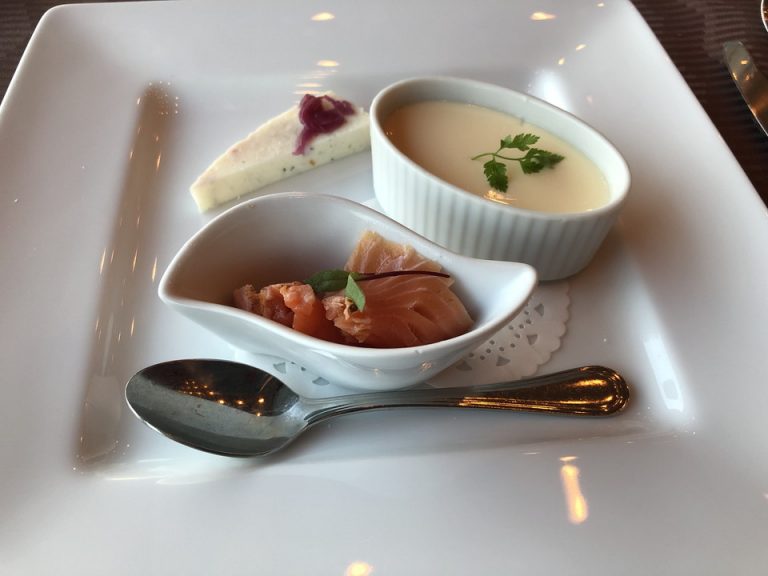 夕食「ル・トリアノン」(1)