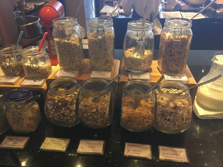 朝食ビュッフェグラノーラバー(1)