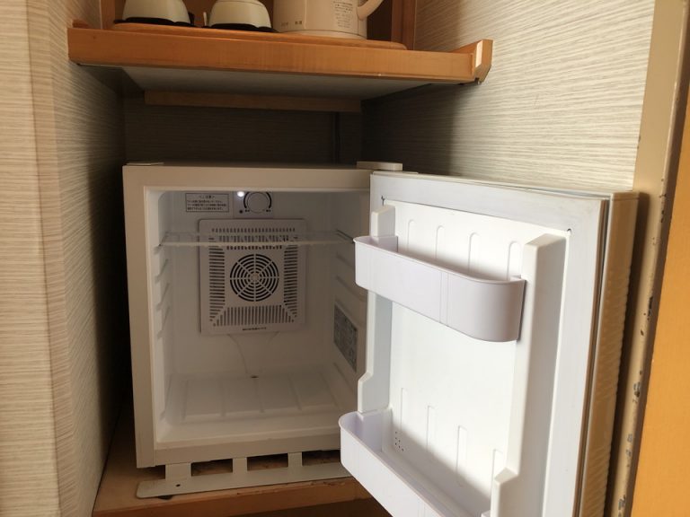 冷蔵庫(開けた状態)(1)