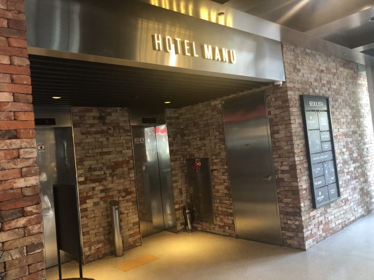 1階エレベーターホール