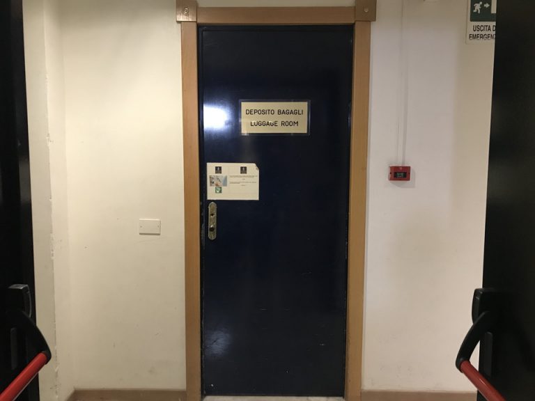 荷物預け用部屋