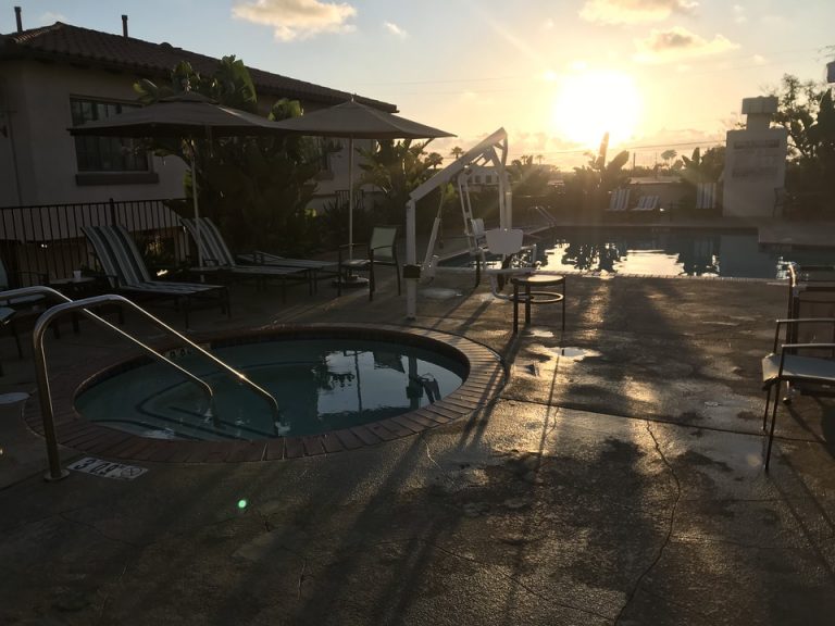 サンセットタイムのプール