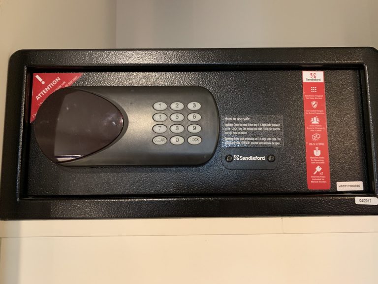 金庫(クローゼット二段目)