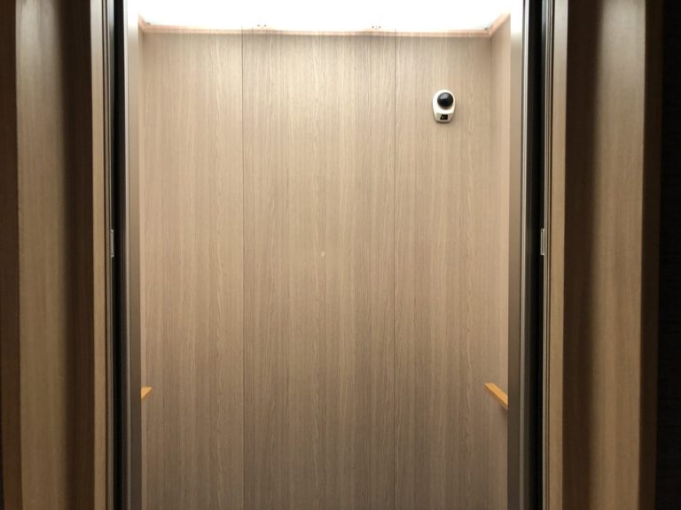 エレベーター内観