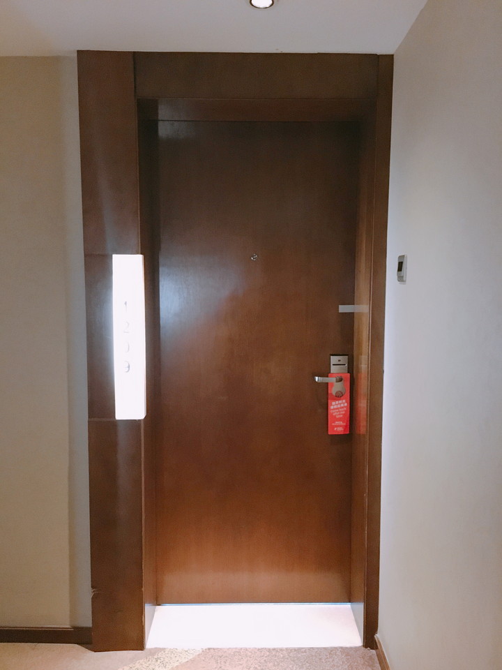 客室ドア 外から