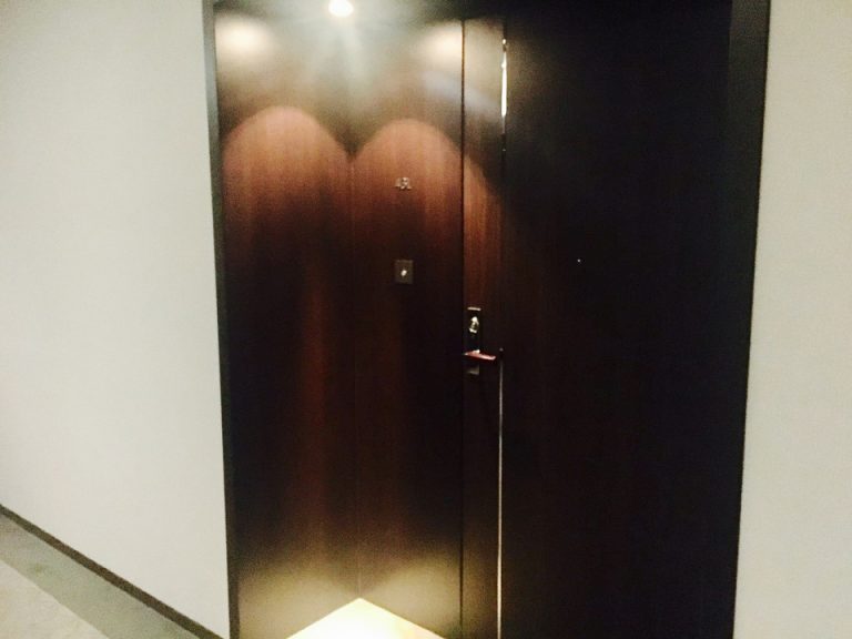 客室入口外観ドア