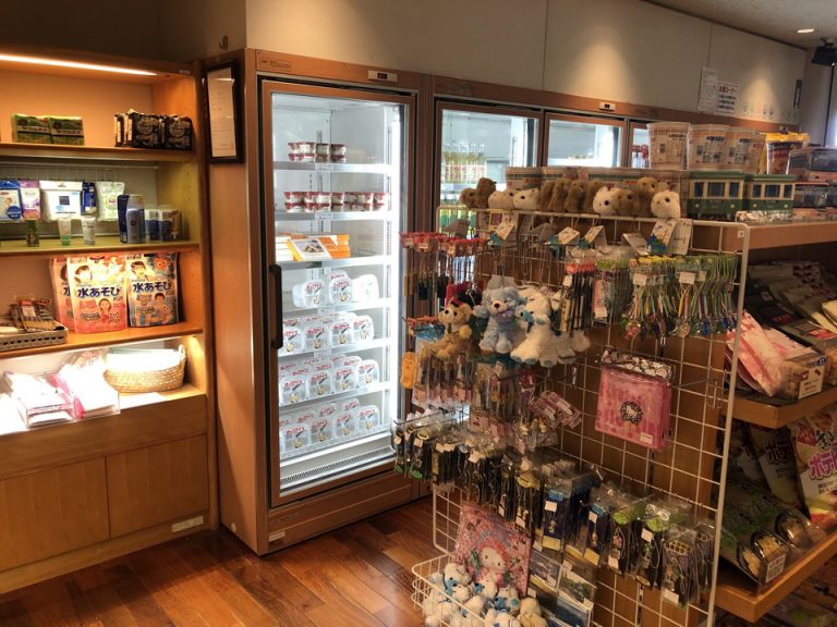 ホテル売店内観(9)