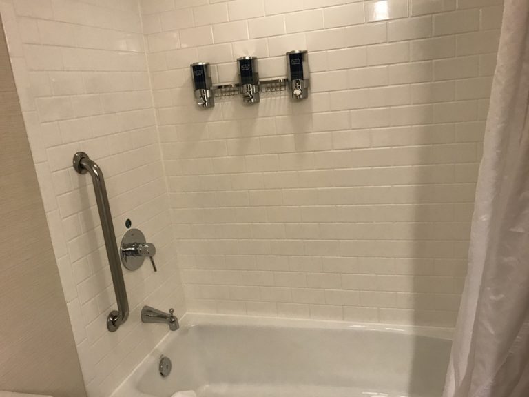 バスタブ付きシャワー手すりもありました