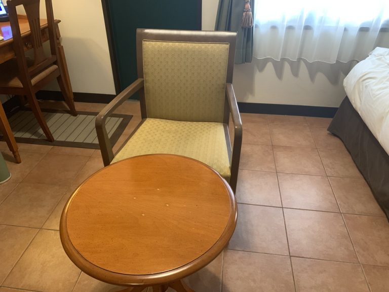 テーブル、椅子