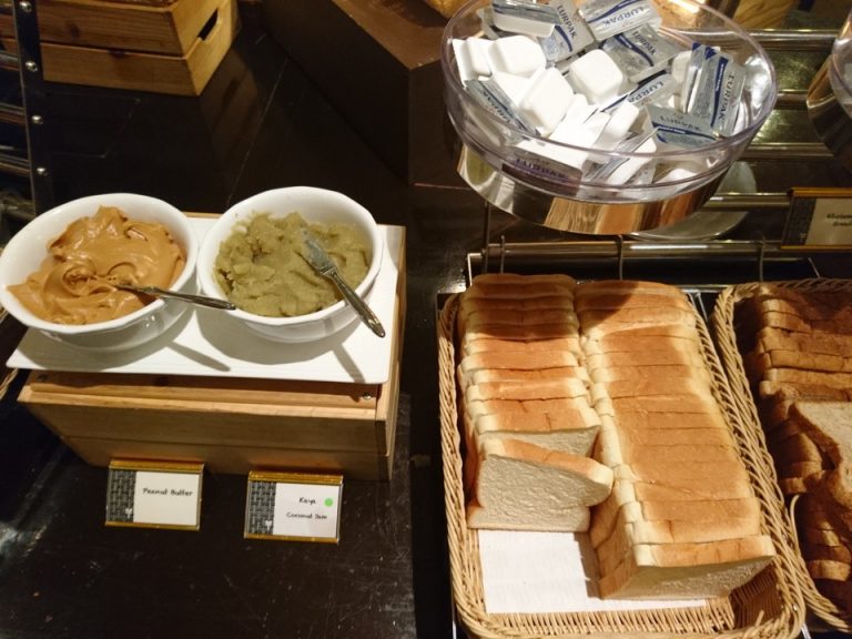 カヤジャムとピーナツバター