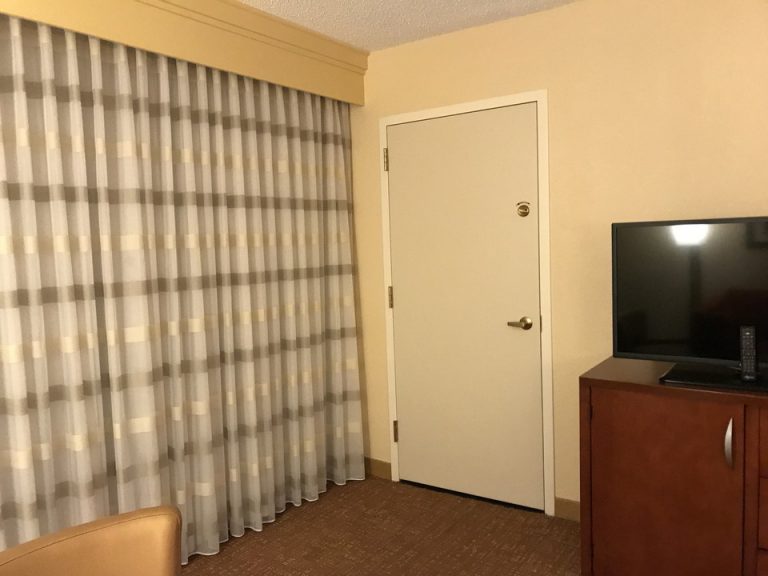 コネクティングルームドア