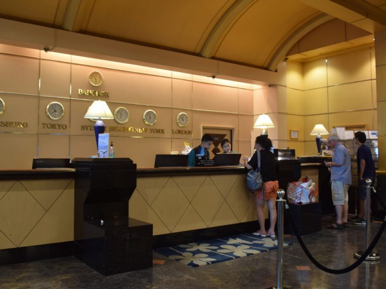 フロントカウンター