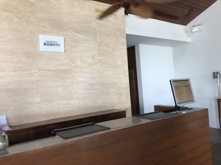 フロントカウンター