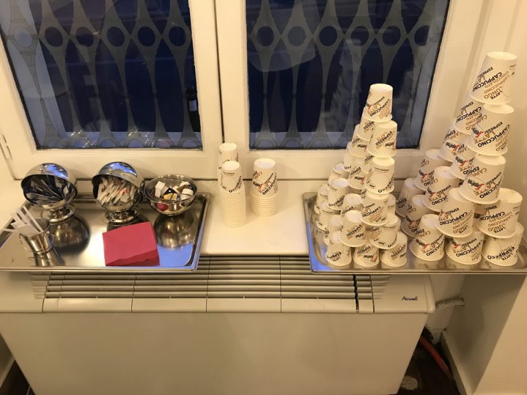 ホテル休憩室 飲み放題ドリンク