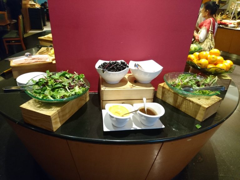 サラダコーナー