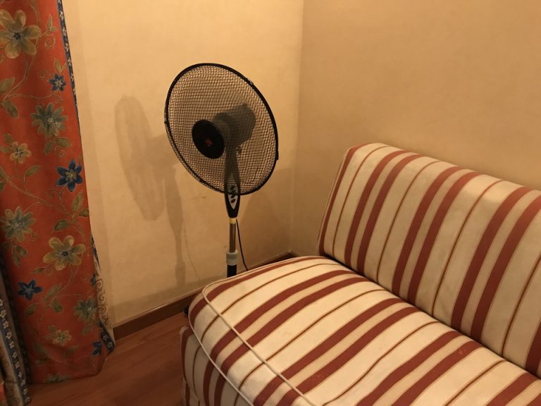 客室 扇風機