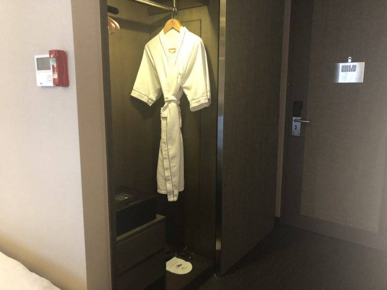 クローゼット外観(開けた状態)