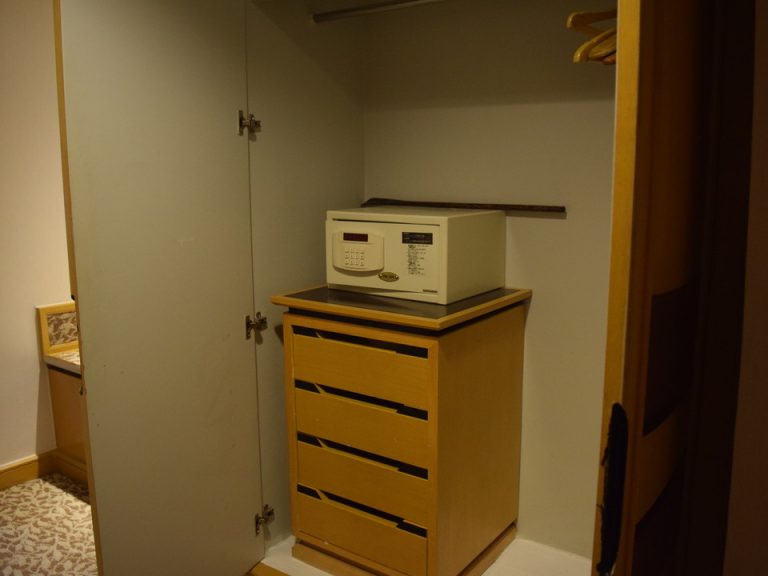 クローゼット外観開けた状態