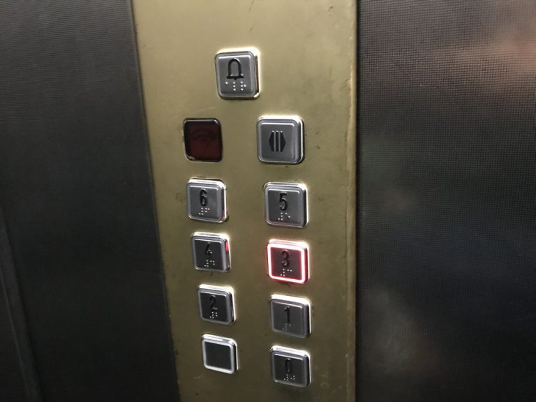 エレベーター ボタン