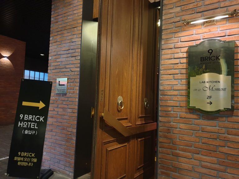 エントランス外観