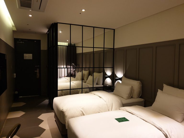 客室全体(入口方向)(2)