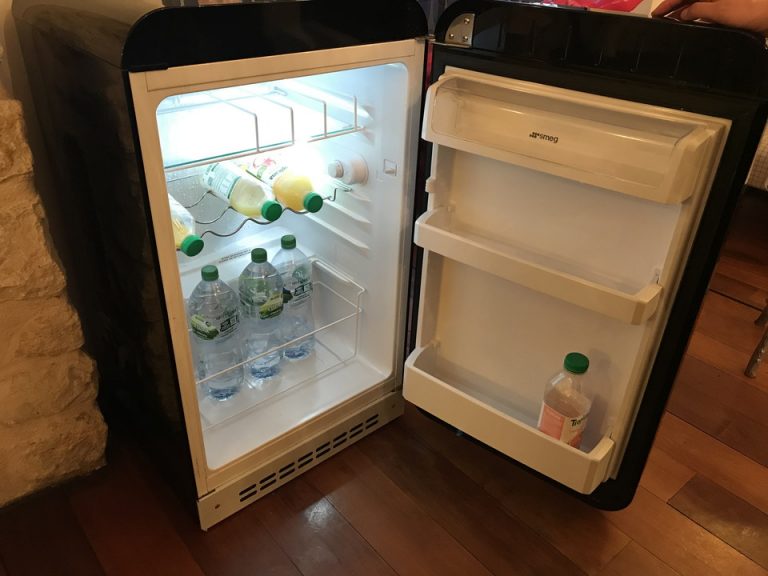 ホテル休憩室 飲み放題ドリンク (2)