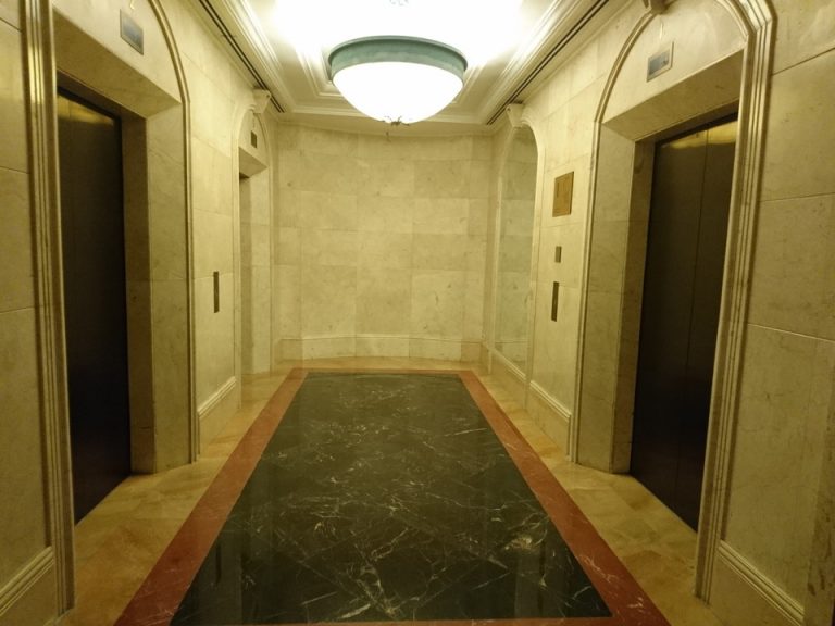 エレベーターホールフロント側