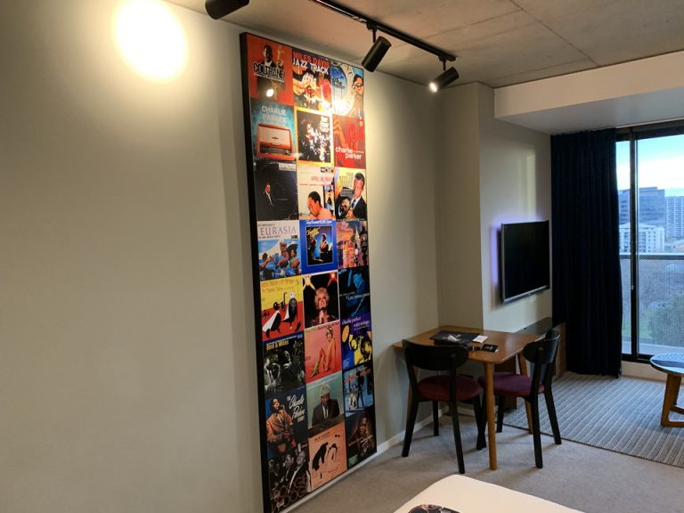 ベッドサイドからテレビ