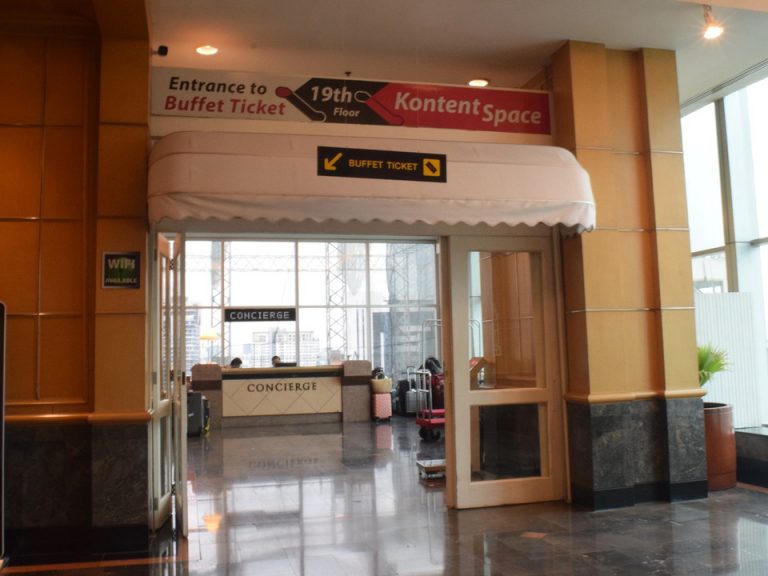 荷物預り所フロント階