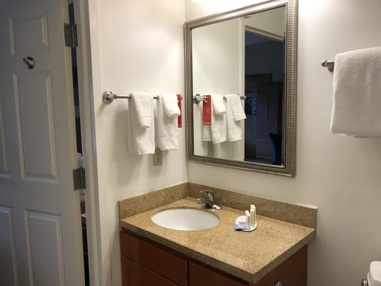 洗面台スペース下の扉は開けにくかった、、