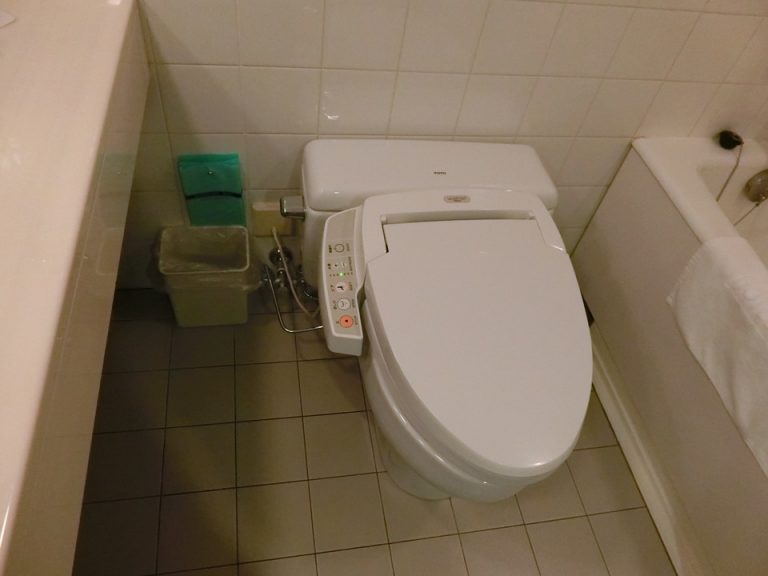 温水機能付きトイレ