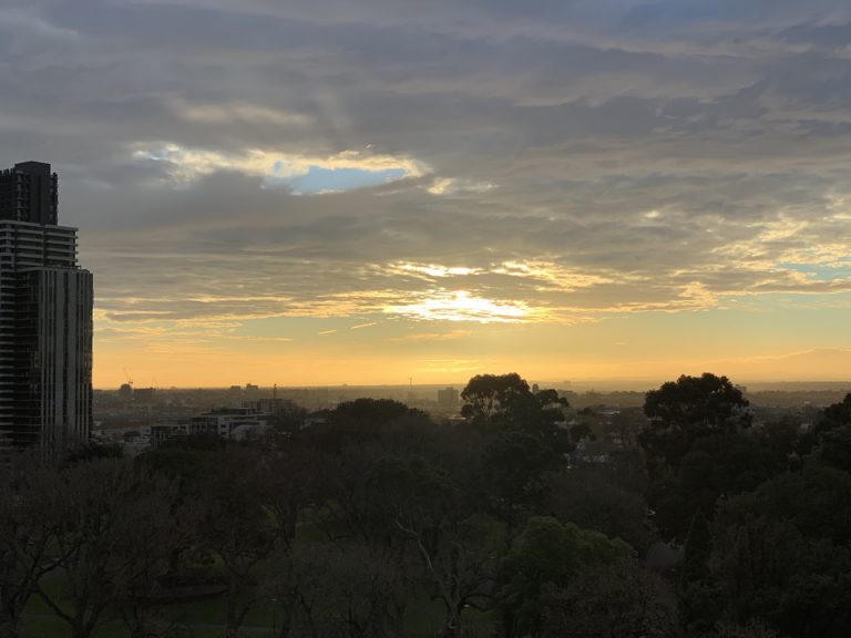 8階客室バルコニーからの夕日