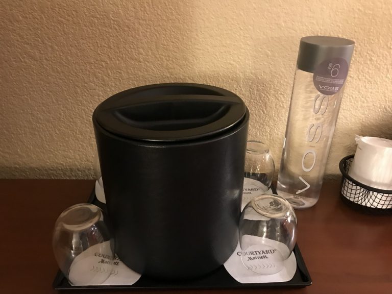 備え付けのグラスなど