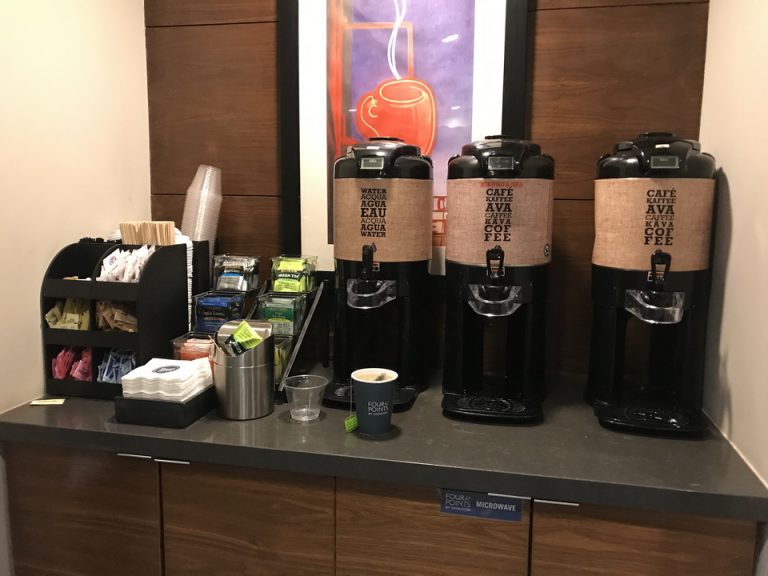 コンプリメンタリードリンクステーション