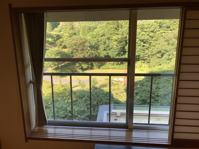 客室窓