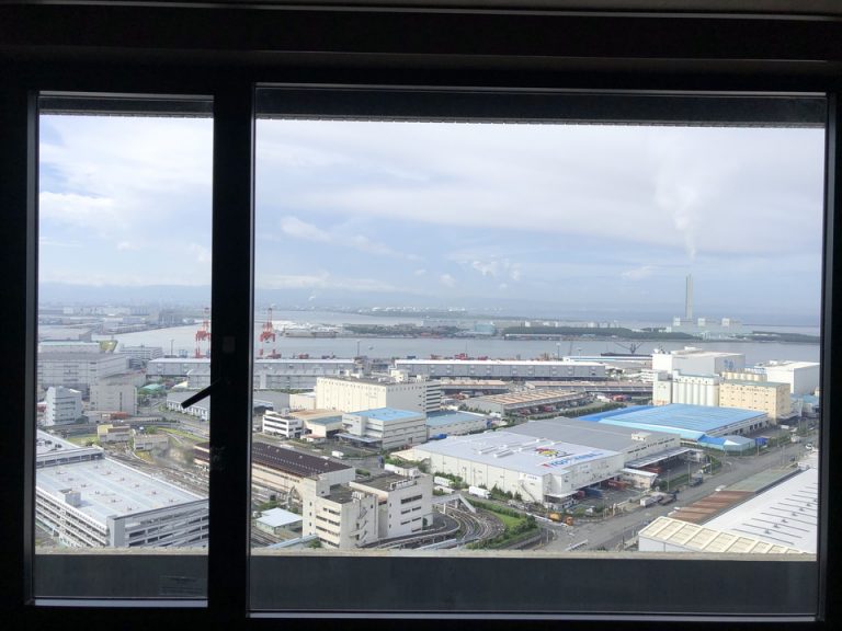 客室窓