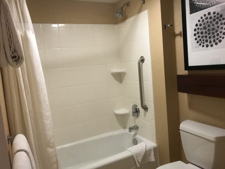 バスタブ付きのバスルームでした。