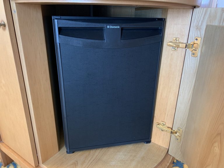 冷蔵庫(閉じた状態)