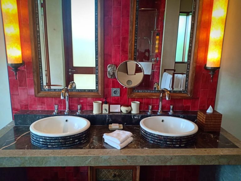 バスルーム(洗面台)