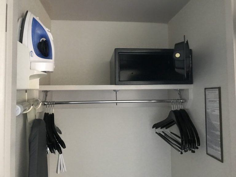 クローゼット内