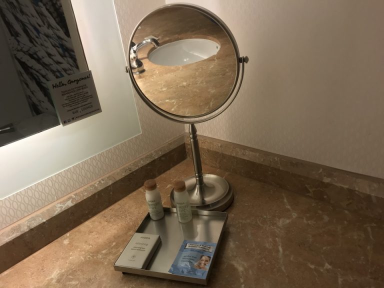 アメニティーと拡大鏡